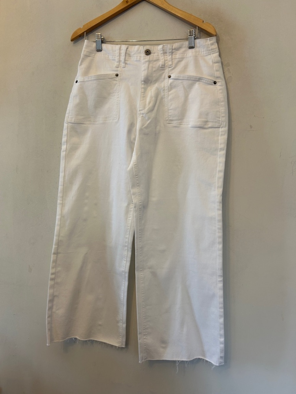 Altar’d Stare White Wide-Leg Raw Hem Jeans Size 30 EUC